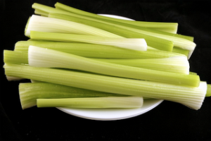556321-celery-for-skin-care