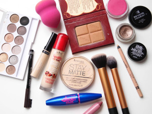 affordable-commercial-starters-makeup-kit-set