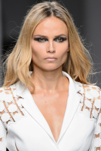 gallery-1453752117-hbz-beauty-couture-spring-2016-versace-hc-clp-rs16-44481