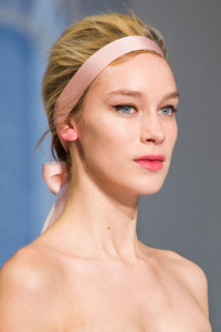 gallery-1453826711-hbz-couture-spring-2016-beauty-ralph-e-russo-hc-clp-rs16-0363