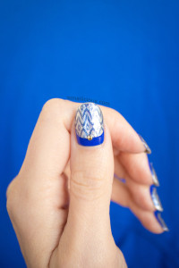 silver-and-blue-nails