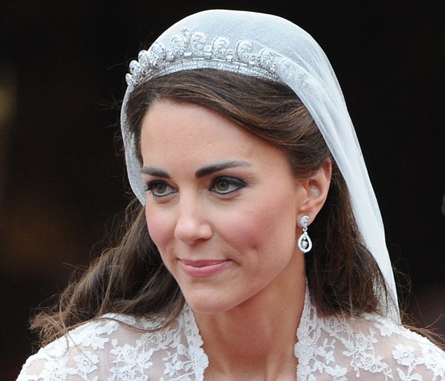 Kate, Duchess of Cambridge, comes out of Westminster Abbey, with her husband Britain's Prince William (not pictured) following their wedding ceremony, in central London, on April 29, 2011. AFP PHOTO / CARL DE SOUZA (Photo credit should read CARL DE SOUZA/AFP/Getty Images)