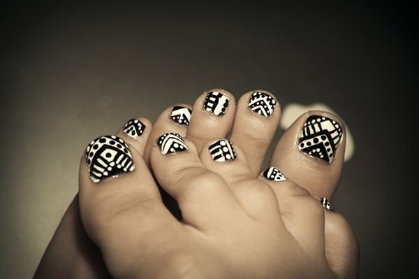 black-and-white-nail-designs-40
