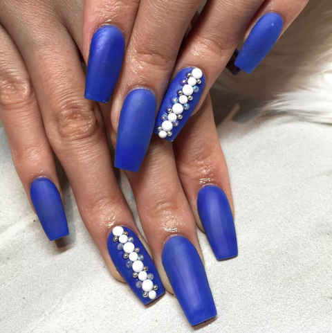 bright-blue-coffin-nails
