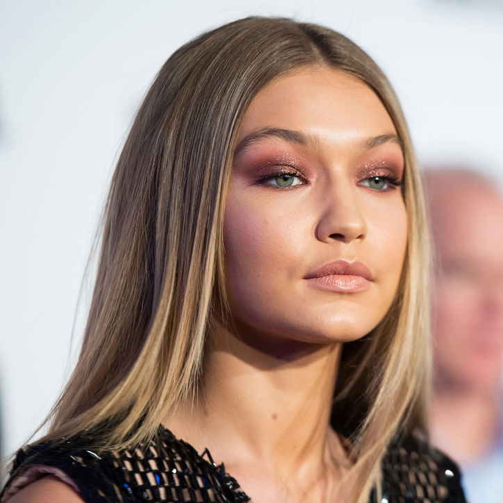 gigi-hadid-burgundy-eye-makeup-w724
