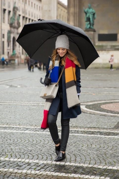 rainy-day-outfit-idea-gal-meets-glam-h724
