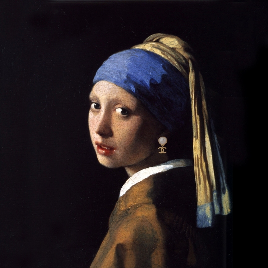 original._girl_with_the_pearl_earring_by_vermeer._added._chanel_earring_0