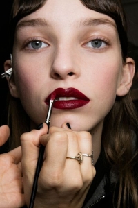 lipstik gelap