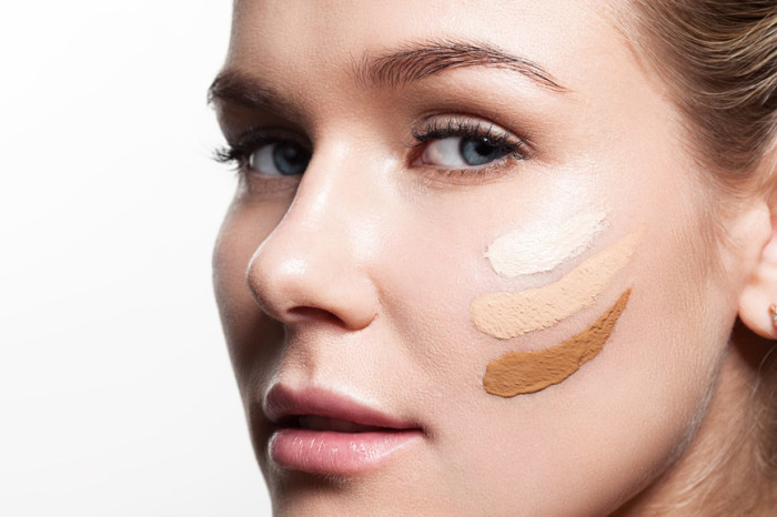5-aturan-makeup-saat-gunakan-foundation
