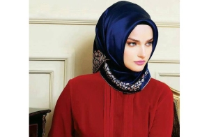 blue-makeup-for-hijab