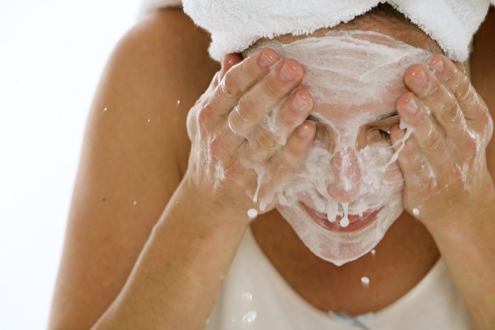 close-up-of-a-young-woman-splashing-water-on-her-face-76945283-57728f9c3df78cb62c78a62a