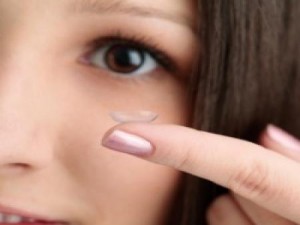 memakai-softlens